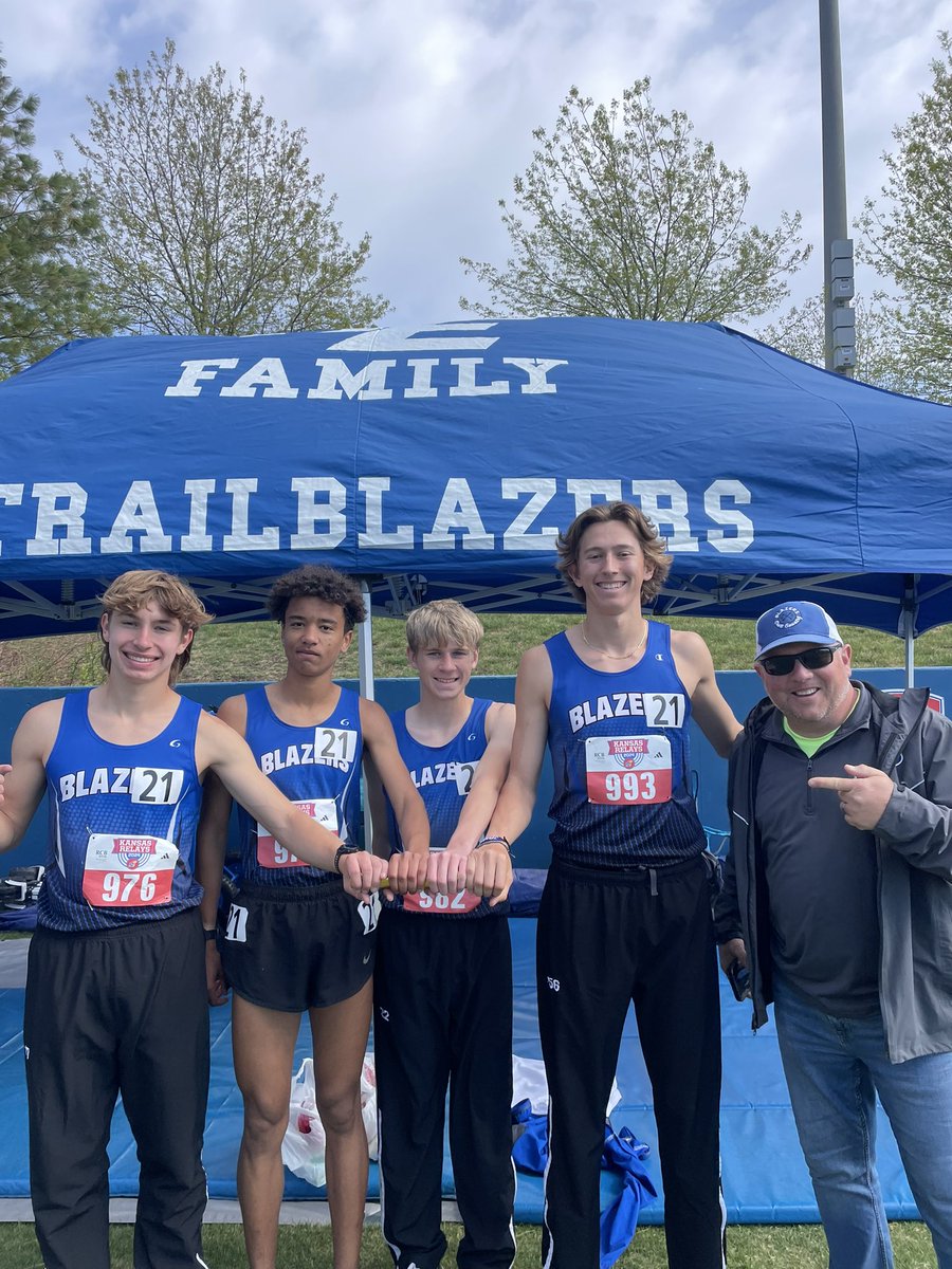 ‼️SCHOOL RECORD‼️
These boys sliced 20 seconds off the school record set 3 weeks ago. New time of 18:10.23 places 10th overall <a href="/KU_Relays/">Kansas Relays</a> (3rd place KS school) and ranks #6 fastest all-time in KS! Cade Halton, Nick Kilonzo, Jude Meili, Parker Walion 🤝 <a href="/sportsinkansas/">Sports in Kansas</a>