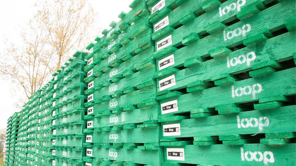 Bright green pallets in production as The Pallet LOOP ramps up for May roll out buildersmerchantsnews.co.uk/-Bright-green-…