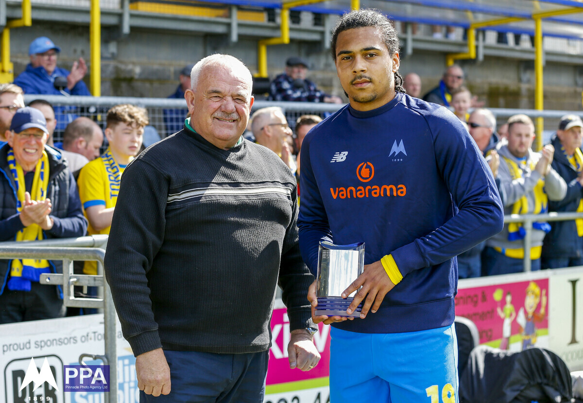 🏆 Last year, it was Aaron Jarvis and Nico Lawrence who scooped the end-of-season player awards. 🤔 Who will be taking the honours this season? 👉 Winners to be announced after full-time tomorrow! #tufc