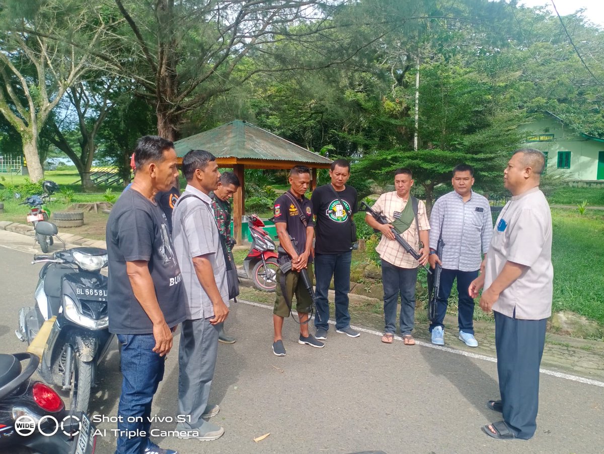 onikaka's tweet photo. Assalamualaikum wr wb.

Kepada Yth : Danrindam IM
Dari : Pajaga Mako Rindam IM ( Letda Inf Rahmat).

Ijin melaporkan komandan personil Rindam dipimpin mayor Inf Edi H. ( Kasi Pam) akan melaksanakan penyisiran seputaran lapangan tembak Rindam dengan membawa kelengkapan : https://t.co/2bYQLeXbA6