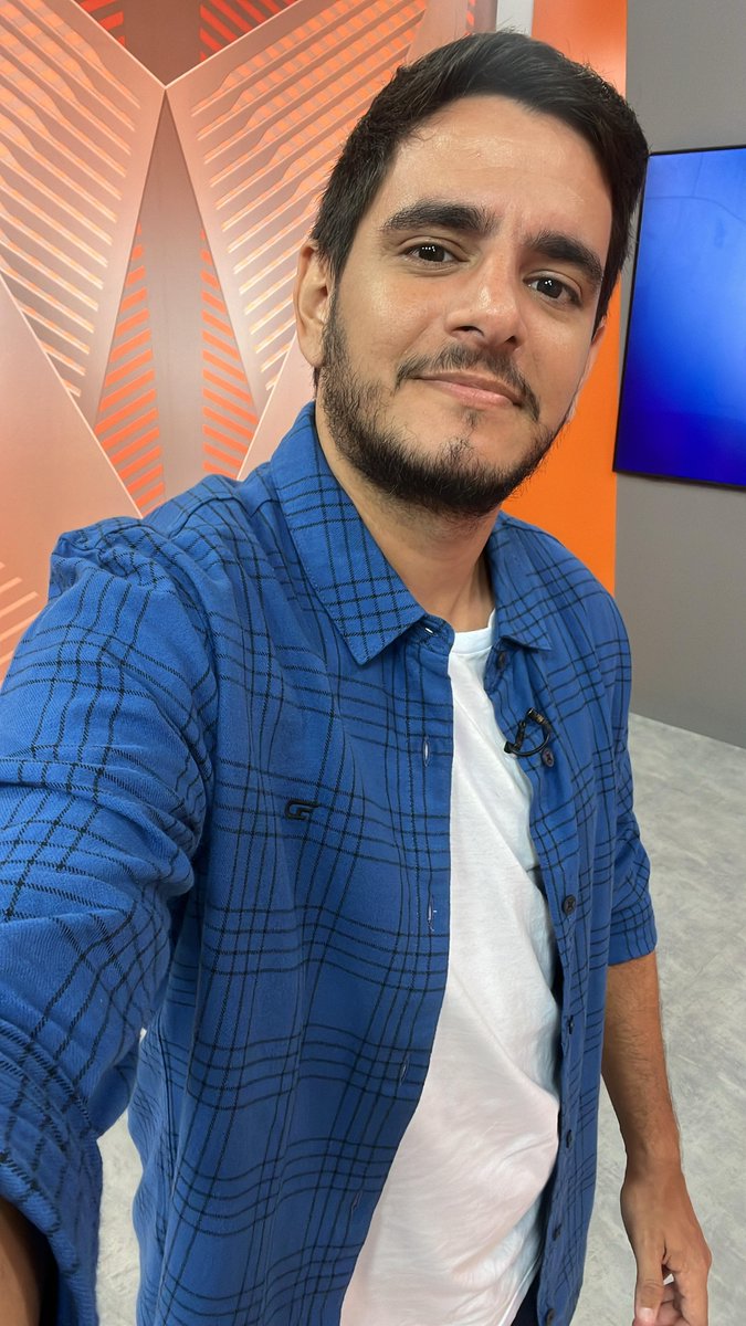 🤳 Uma selfie do Bruno Amâncio para avisar que hoje, ele estará no comando do #GePará com as principais notícias do esporte paraense. ⚽️🏀🚴‍♂️🏋️‍♂️🏅 📺 Depois do #JL1 na #TVLiberal