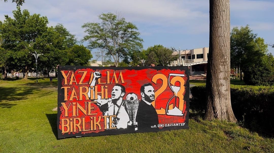 uAUNIGaziantep's tweet image. TARİH BİR KERE YAZILDI!

#ultrAslanUNI
#uAUNIGAZİANTEP
#WILLCOMEBACK
