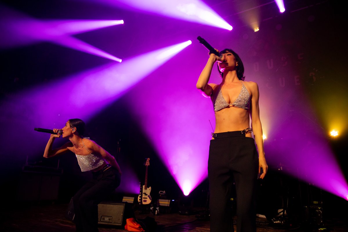 Live Recap: From vulnerable ballads to rock riffs and dance anthems, <a href="/TheVeronicas/">THE VERONICAS</a> proved there’s nothing they can’t do. Read more about their Chicago show at <a href="/HOBChicago/">House of Blues Chicago</a> here: 

anchrmagazine.com/gigswedig/2024…