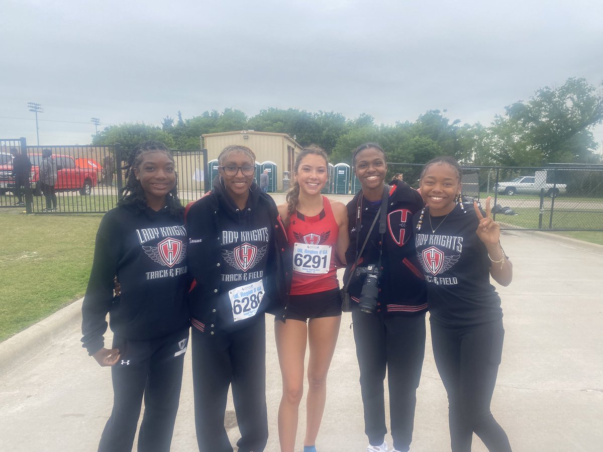 HHHSKnightsTF's tweet photo. School Record Alert!!!!!   Ella Perry with a 10:52 Two Mile to finish out her high school career. Loved the support from her high school teammates and her future Baylor family❤️Sic Em Bears, your getting a jewel! https://t.co/NmBX55au1U