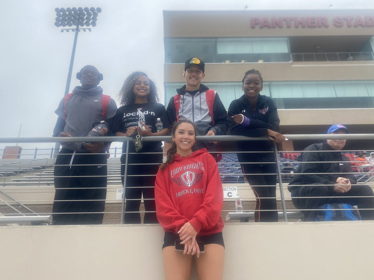 HHHSKnightsTF's tweet photo. School Record Alert!!!!!   Ella Perry with a 10:52 Two Mile to finish out her high school career. Loved the support from her high school teammates and her future Baylor family❤️Sic Em Bears, your getting a jewel! https://t.co/NmBX55au1U