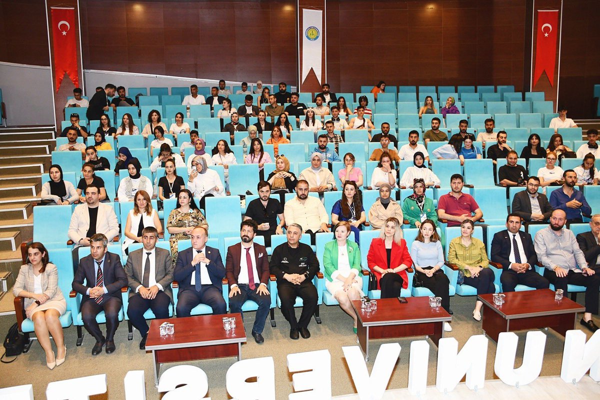 zaferkulak's tweet photo. Turizim haftası söyleşisinden…

#TurizmHaftası https://t.co/EIrLnKkmFf