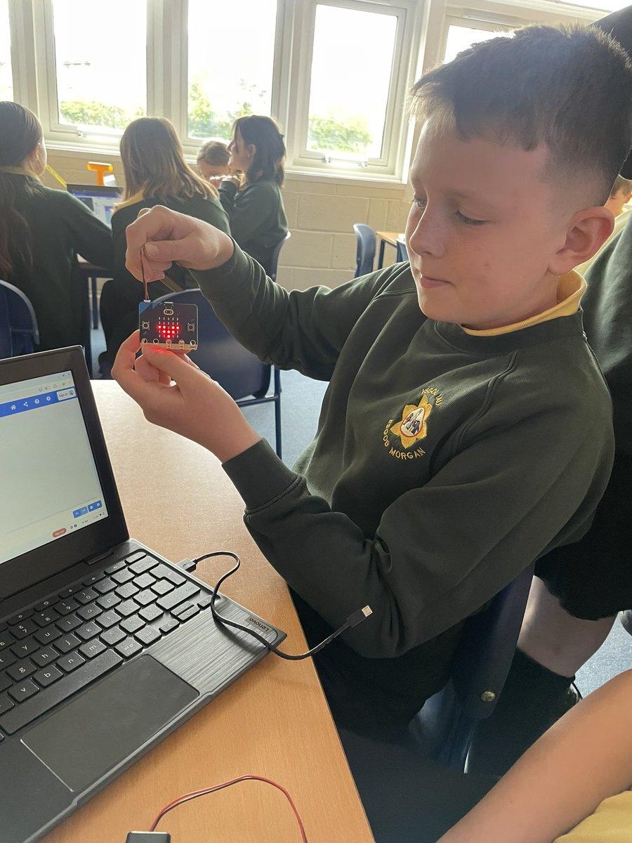 Year 6 have loved looking at ways technology can save energy. They enjoyed using @microbit_edu and will be soon designing their own light sensors 💡helping them to become ethically informed citizens.