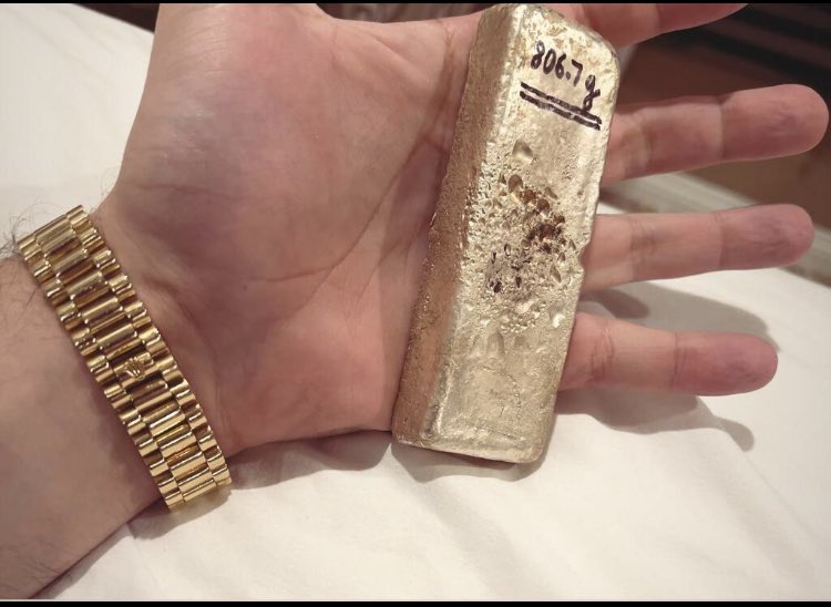 StackandRun's tweet photo. Just got off this flight, pulled this out of my ass. Wasn’t as bad as you think. Me and my gold bar made it safely, tax free. Sell your #bitcoin, buy gold. https://t.co/FQExTW6Ba2