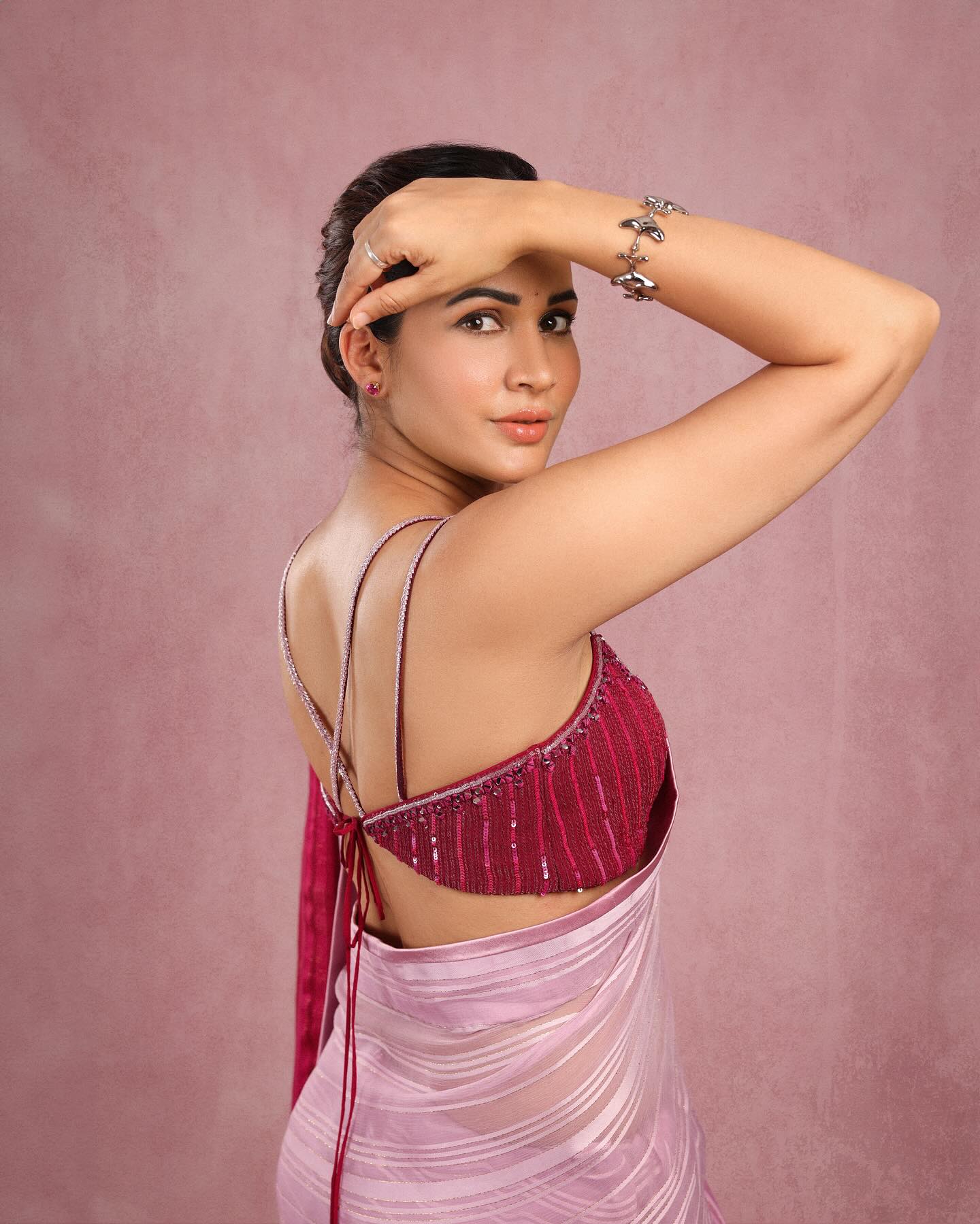 GLibBk8aAAAvYf_?format=jpg&name=large