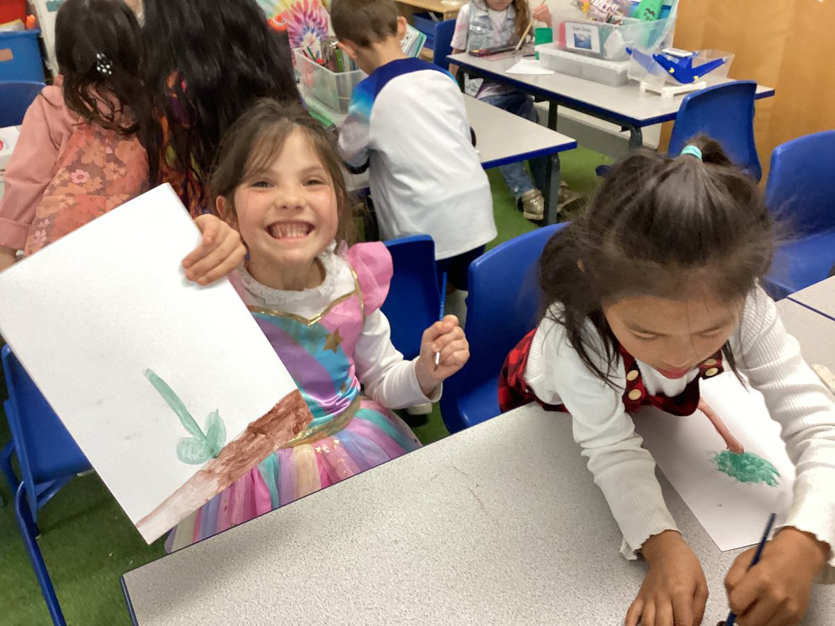 BollinPrim1D's tweet photo. Welcome to the 1960’s and 70’s! Year 1 had a blast from the past as we concluded our history topic- How has school changed? We spent the afternoon playing 70’s inspired games and having a hand at some tie die and watercolour painting!🌸✌️💚💛 https://t.co/GN598KNXzQ