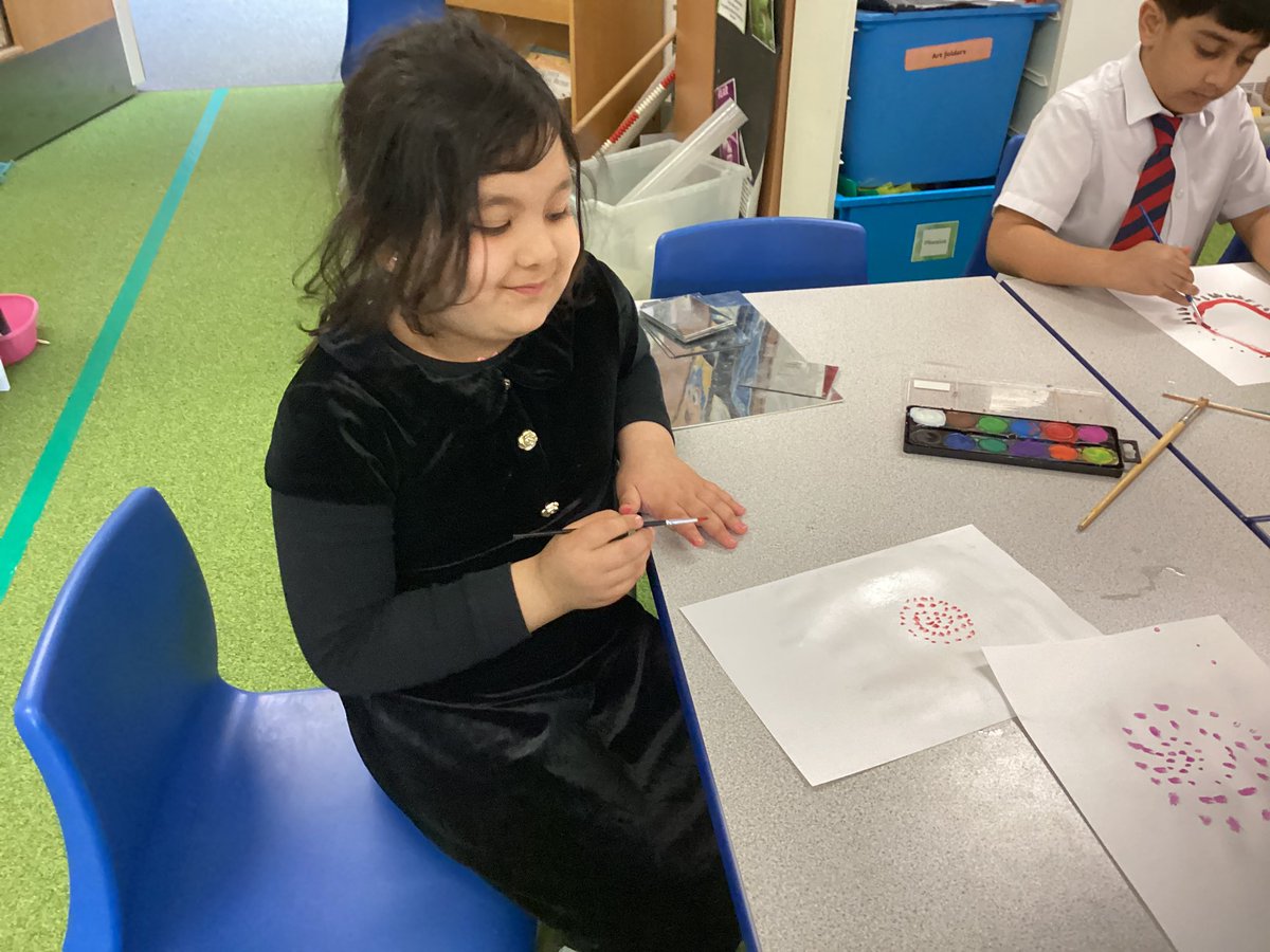 BollinPrim1D's tweet photo. Welcome to the 1960’s and 70’s! Year 1 had a blast from the past as we concluded our history topic- How has school changed? We spent the afternoon playing 70’s inspired games and having a hand at some tie die and watercolour painting!🌸✌️💚💛 https://t.co/GN598KNXzQ