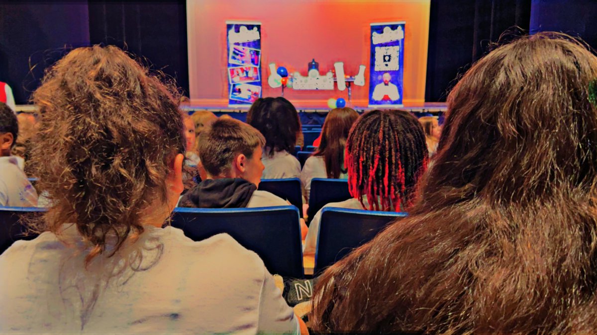 STEMLabOnTheGo's tweet photo. Spending my #Friday, with some of the coolest 6th graders, at Isothermal Community College, in North Carolina.

#HookedOnScience #MrScience #Science #NCSTEMWeek #NCSTEM #NC #STEM #TravelingScientist https://t.co/g11rjRX9Hq
