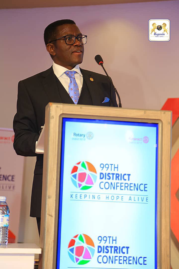 Denis_Jjuuko's tweet photo. Katikkiro @cpmayiga brings unbelievable warmth to every room like he did today as guest of honor at our #Discon99. He urged us to continue doing good in the world and keep hope alive. @rotaryd9213 @Rotary https://t.co/pGJIsr302E