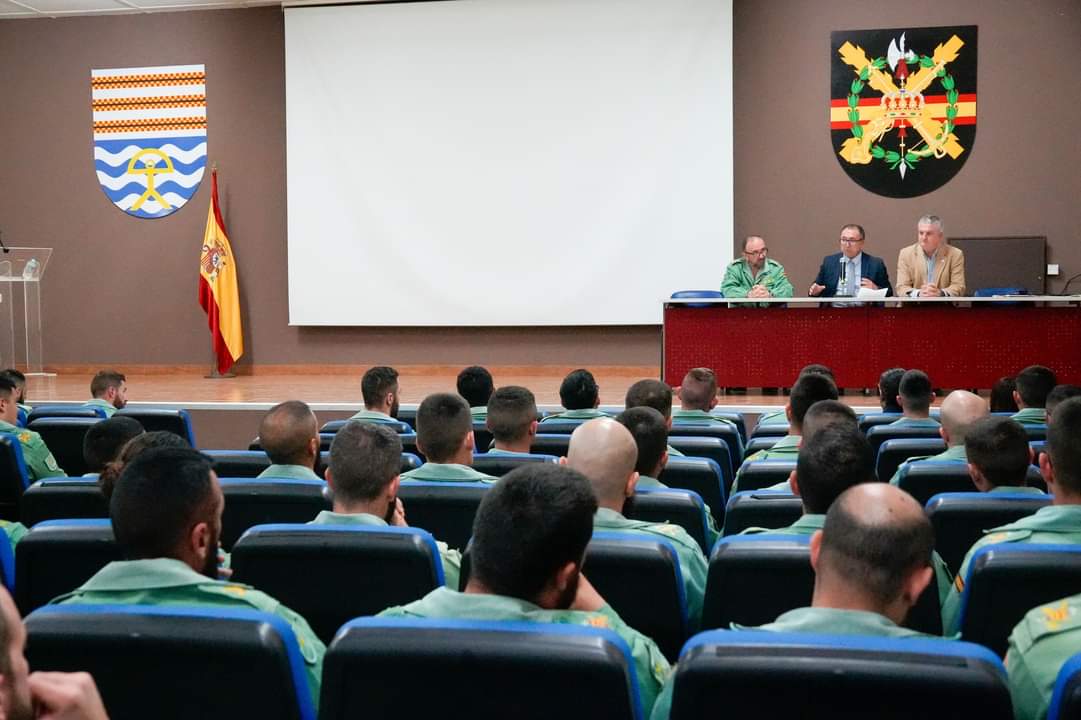 El Centro de Transfusión Sanguinea de Almería ha impartido una conferencia de concienciación en la Brigada 'Rey Alfonso XIII' II de #la Legión acerca de la importancia de ser donante de Sangre y de Médula osea. @EjercitoTierra