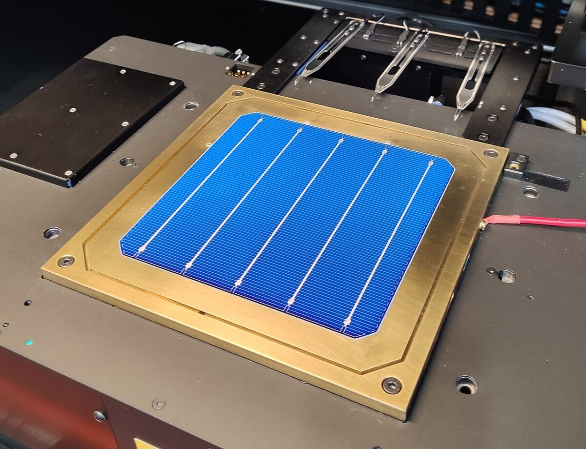 China PV Industry Brief: Beijian Energy to build HJT cell, module factory: Beijian Energy says it will build a new factory to make heterojunction (HJT) solar cells and panels. The facility… dlvr.it/T5kd8n #Markets #ModulesUpstreamManufacturing #heterojunctionsolarcell