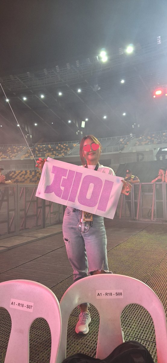 _iambluejay's tweet photo. I'm so glad to see you in real life, JAY! Happiest birthday! 🎉 see you, again soooon! 😘
#ENHYPEN_JAY #BloomingSpring #HappybirthJAY @ENHYPEN_members https://t.co/5hhvUw16LP