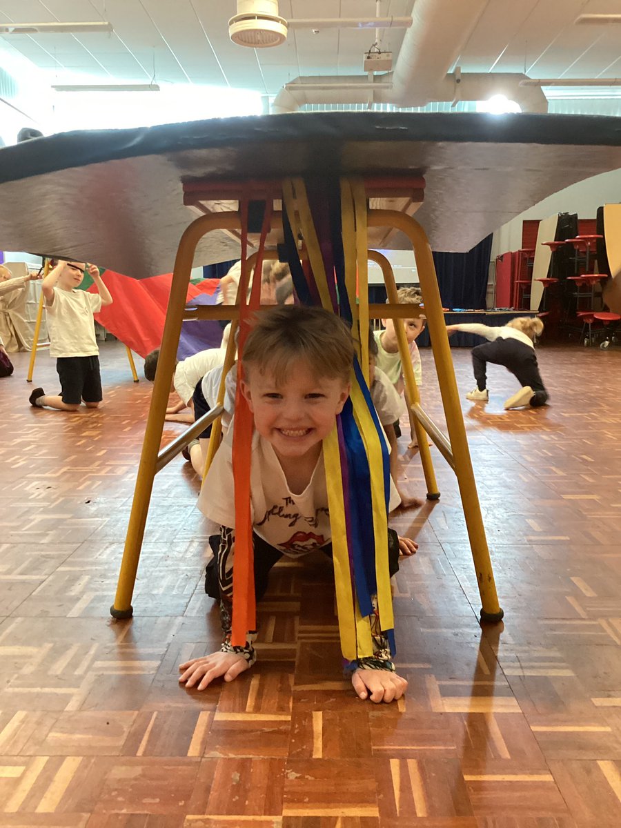 BollinPrim1D's tweet photo. Have you ever seen such sea-creatures before? 🐟🐠 Year 1 has taken a dive underwater as we begin our new dance topic - Under the Sea 🐡🐳⚓️🐙 https://t.co/6YVlXHgEYN