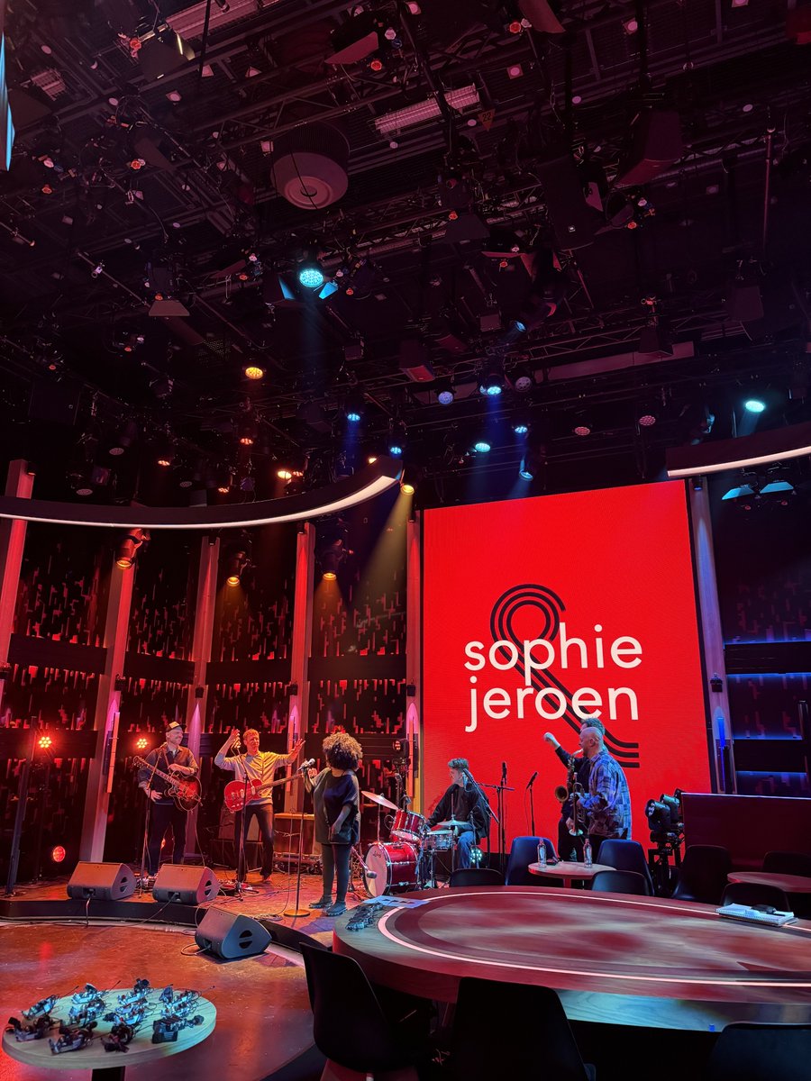 TONIGHT 🔥 Catch Michelle David & The True-tones live at 19.00 on @sophieenjeroen @NPO1! New album out now: found.ee/RKX095 #live #tv #mdtt #recordkicks