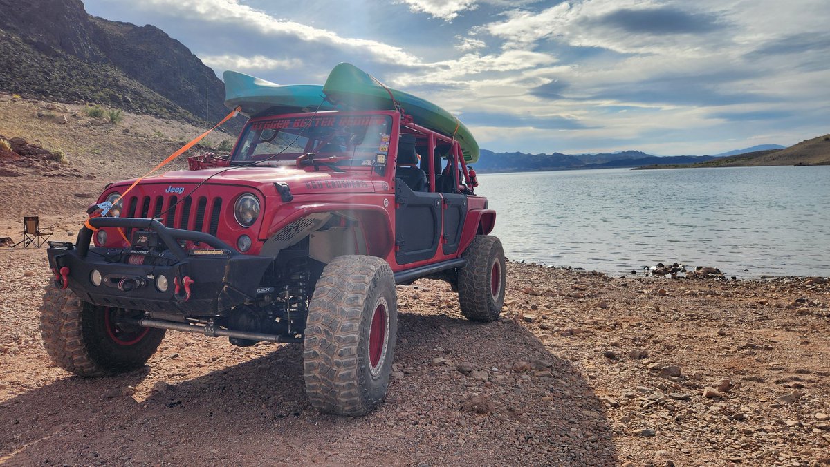 lev_social's tweet photo. Kingman Wash to Hoover Dam is one of my favorite places to Kayak near Las Vegas.  No donkeys this time but we did see several big horn sheep.  #jeepgirl #jeep #kayak #kingmanwash #hooverdam #kayaklasvegas #bighornsheep #thisisnevada https://t.co/2NvXEiXrh9
