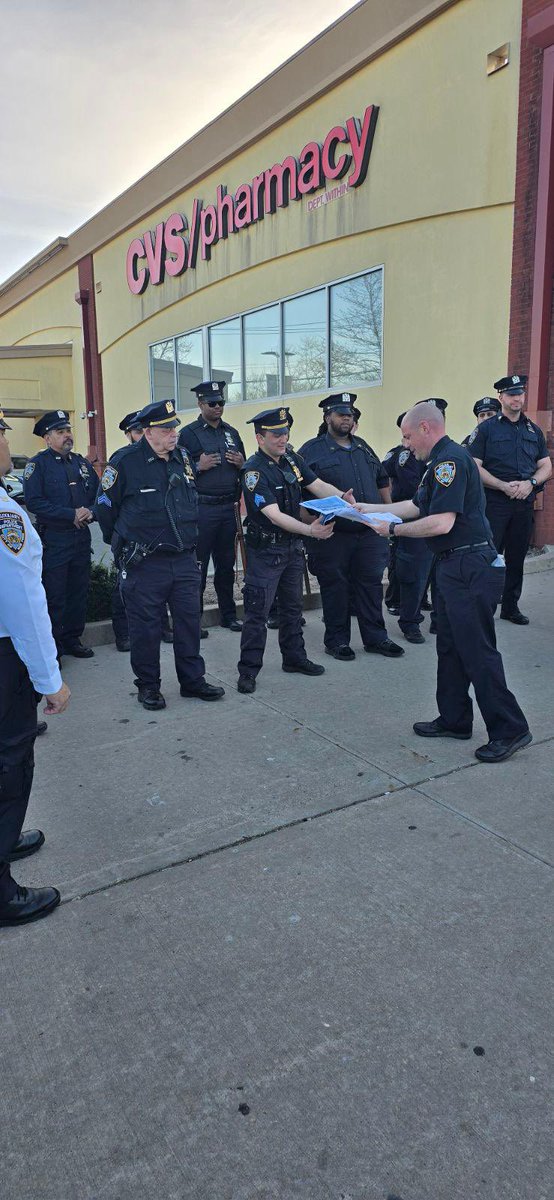 Strengthening Communities: PBSI's Crime Reduction Team in Action with Police Officers Nalwasky from @NYPD122Pct, Ibrahim from @NYPD121Pct, and Moore from @NYPDstatenIslnd.