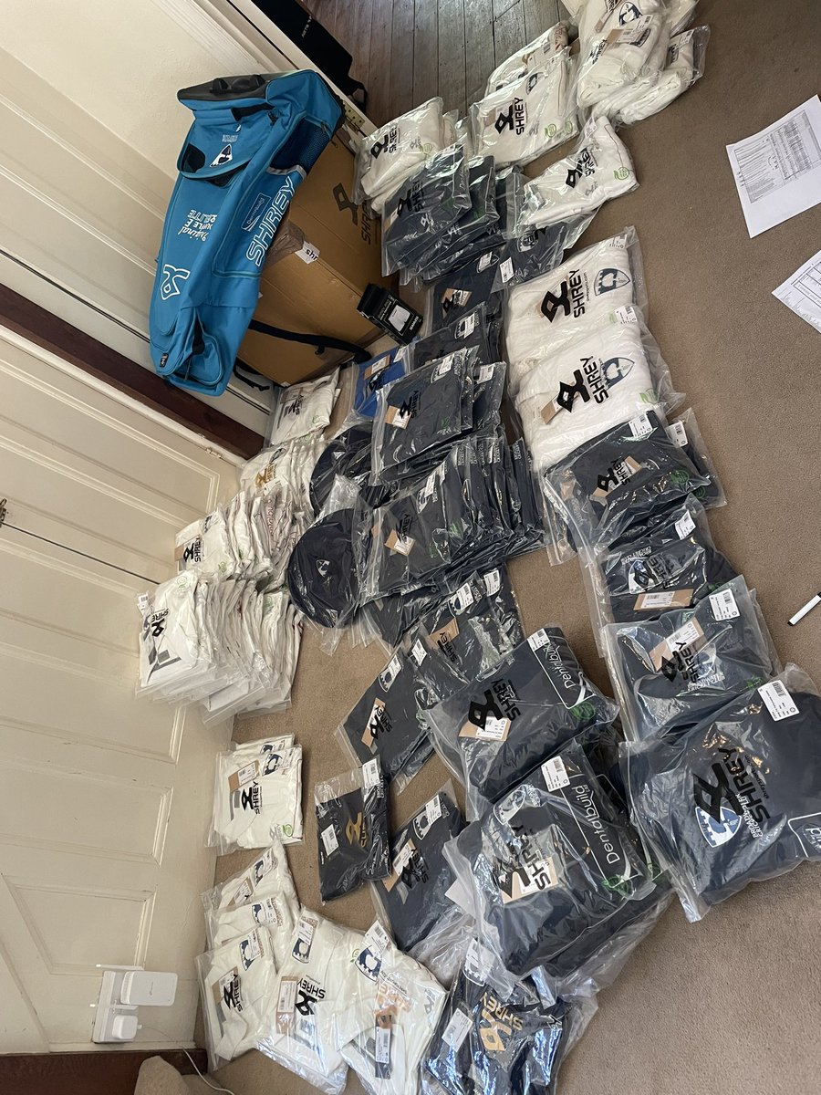 Well… new season, new sponsor, and new kit supplier…. Thanks so much <a href="/Dentalbuild/">Dentalbuild Ltd</a> for making this happen. And thanks to all the folks at <a href="/ShreySportsUK/">ShreySportsUK</a> &amp; <a href="/ShreySports/">Shrey Sports</a> (especially Matt) for the amazing service, pricing and quality. VLB 💙💛💙💛 Happy 254th season to us!!!