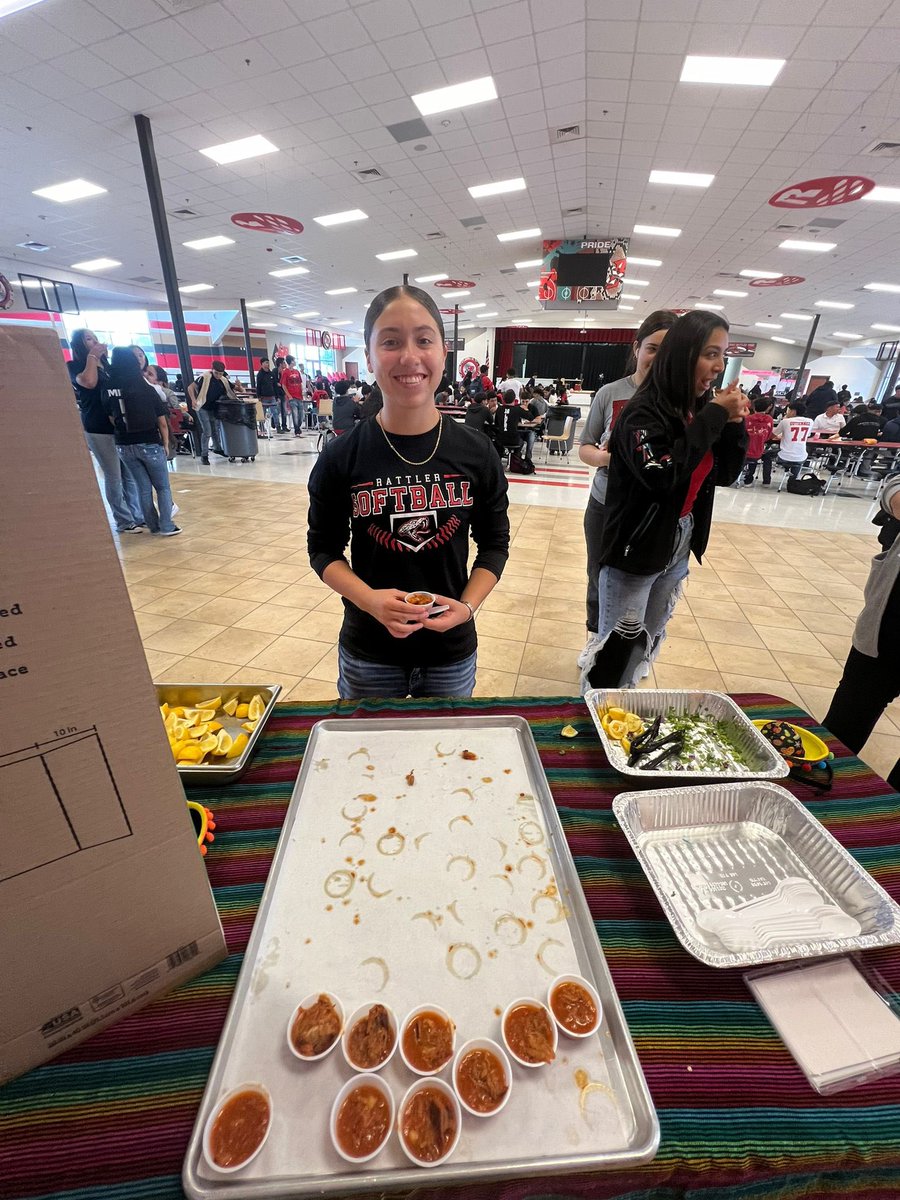 RioMealsRock's tweet image. Taste testing #scratchmade Pozole with our students @rgcgisd RGCHS!  An absolute #success 😋‼️ Shoutout to our @utrgv Dietetic Intern Maya Garza for a great job👏🙌🏻