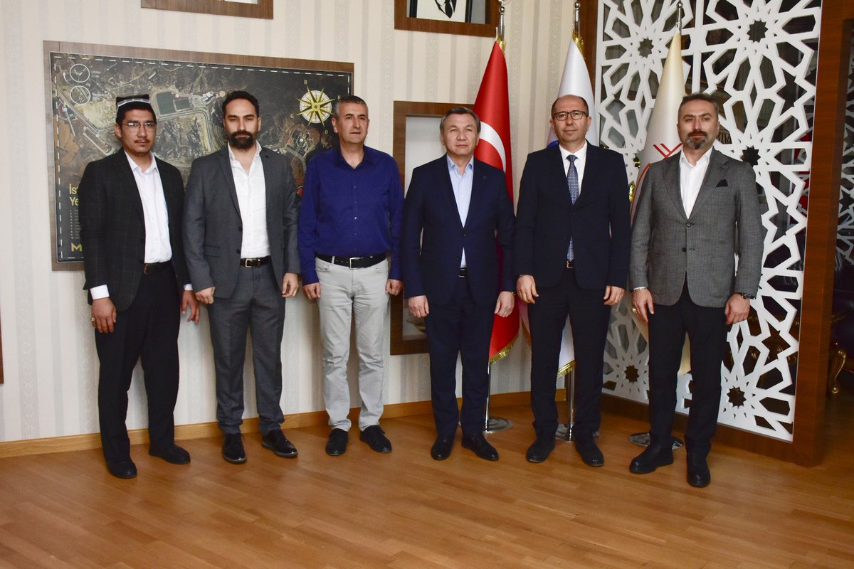 makuedutr's tweet photo. Özbekistan Veteriner ve Damızlık Hayvancılık Geliştirme Komitesi Başkan Danışmanı Ziyodulla Pirnazarov'un üniversitemizi ziyaret etmesinden mutluluk duyduk. Üniversitemizin projeleri hakkında bilgi alışverişinde bulunarak, gelecekteki iş birlikleri için temeller attık. https://t.co/aFGxgtiJPh
