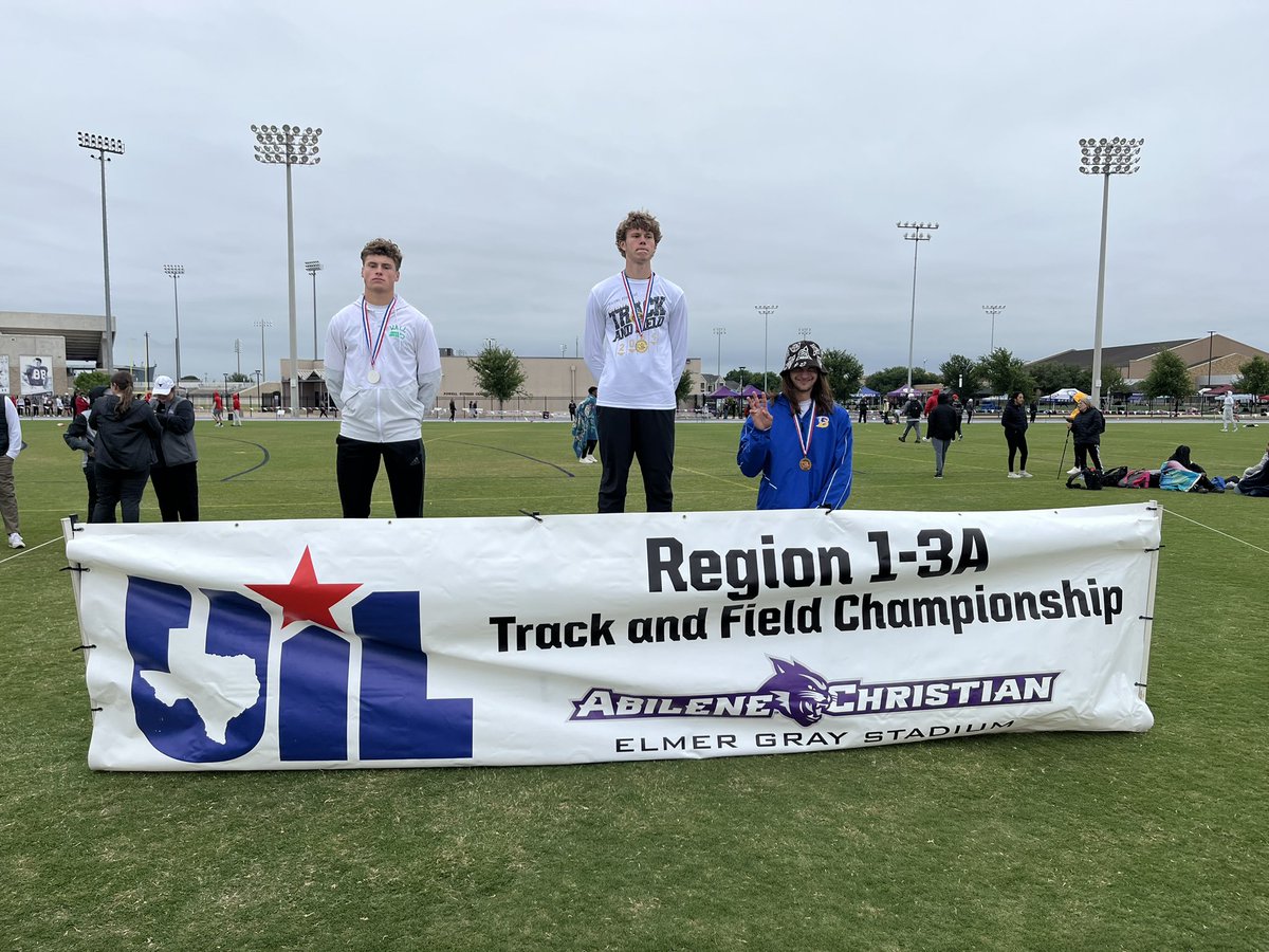 Dylan Foster starts us off finishing 3rd in the long jump! <a href="/DylanFoster24/">Dylan Foster</a> <a href="/BrockAthletics/">Chad Massey</a>