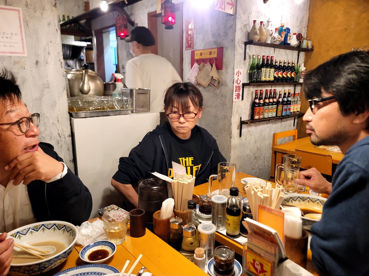 misasuke73's tweet photo. ライヴの後はラーメン🍜
濃厚塩ラーメン(3倍濃厚)は熱々だったが麻婆豆腐麺はぬるかったらしい💦 しかしFROGLETS良かったよ
#親子バンド
#FROGLETS
#横浜 https://t.co/Vu0QxEJvAO