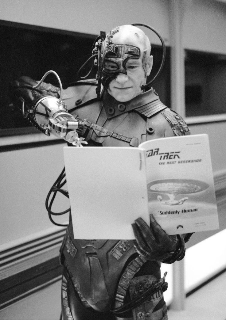 Commit those lines to the hive mind.

#patrickstewart #behindthescenes🎬