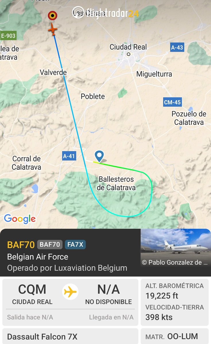 Y tras dejar a su selecto pasaje, el avión despega de Ciudad Real.
