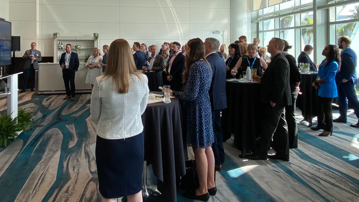 Our Consul & Senior Trade Commissioner @HAMEL_JP delivered welcome remarks during @PortVancouver networking event in Miami last week during SeaTrade Cuise Global. DYK that @WTravelAwards named #Vancouver as the World’s Leading Cruise Port? #STCGlobal