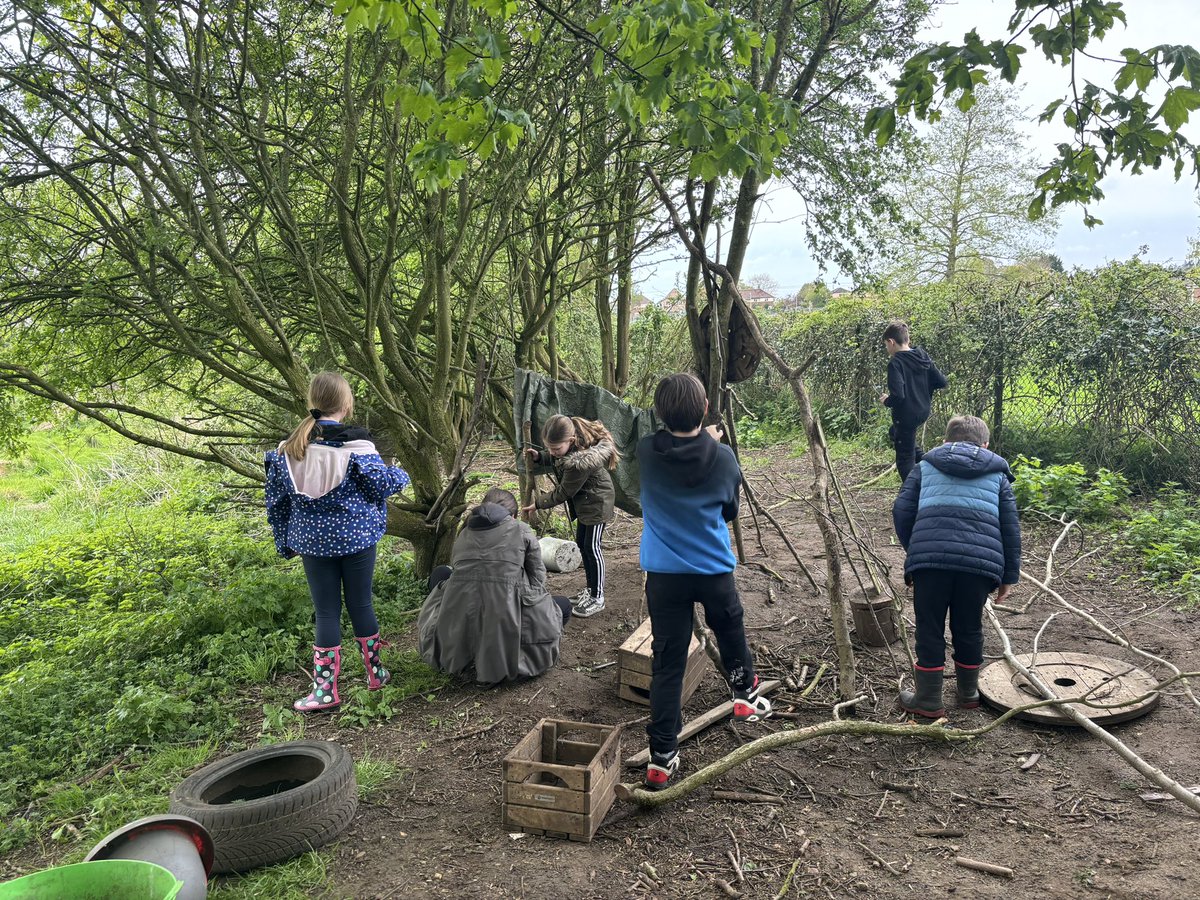 NectonY5's tweet photo. Fabulous afternoon in year 5 cooking fruit on the fire, searching for flints and constructing Viking longships and shelters 😊@NectonFS @NectonPrimary https://t.co/i5tOKu2avU