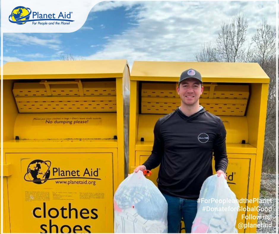 Nate, founder of Acorn Hills clothing brand, is donating clothing at the Planet Aid bin. Thank you! His company packs orders in biodegradable packaging and adds ready to plant seed-paper tags to the clothes. It allows everyone to help in their own with conservation efforts. ♻️🌳