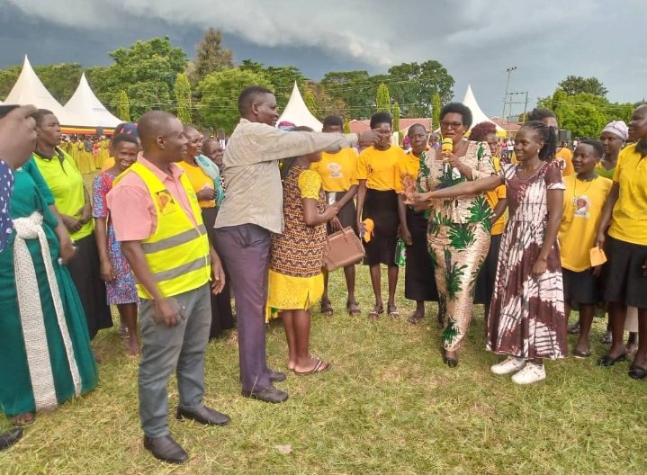 Earlier today, the ONC Muzzukulu coordinator Teso Okodan Timothy represented @onc_nrm during the Barazza organized by Hon. Hellen Adoa , Minister for state fisheries to check the progress and supported women groups with cash worth 30million in serere district. #TovaKuMain2026