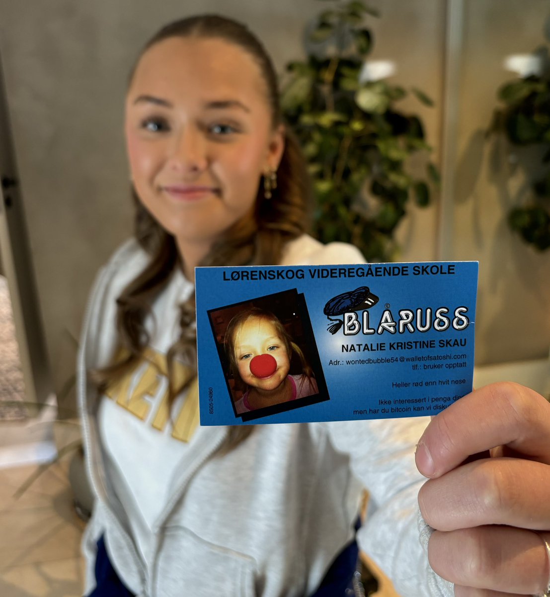 Da smeller russefeiringa i gang og Natalie har Norges første bitcoin russekort!😉 
"Ikke interessert i penga dine, men har du bitcoin kan vi diskutere"
Stolt!🥳🧡🌞🔥
Wontedbubble54@walletofsatoshi.com
