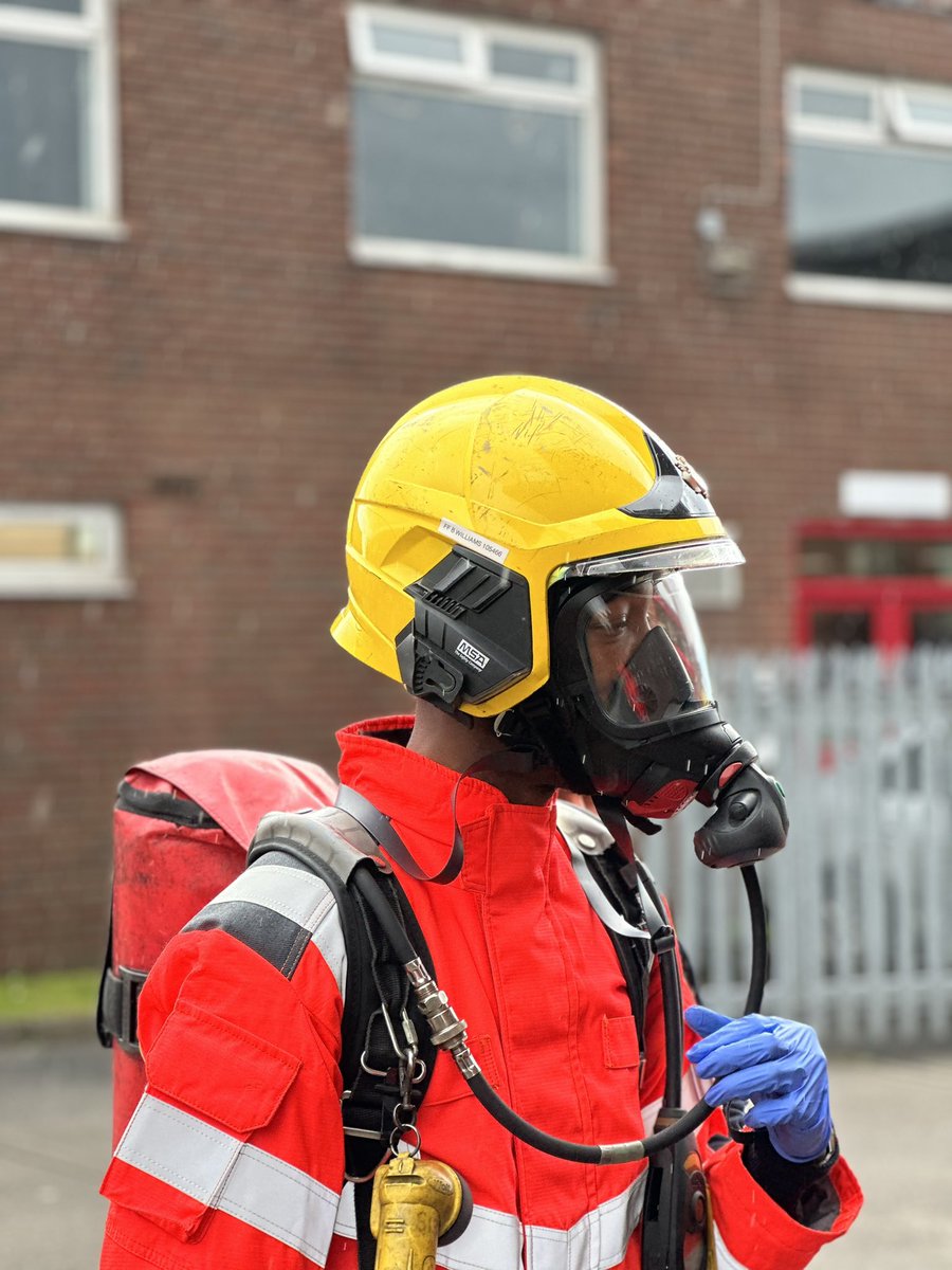 No funny business. Get stuck in. 
Greater Manchester Fire Service x <a href="/WhyNotIMH/">WhyNotI</a> 👨‍🚒🚒🔥