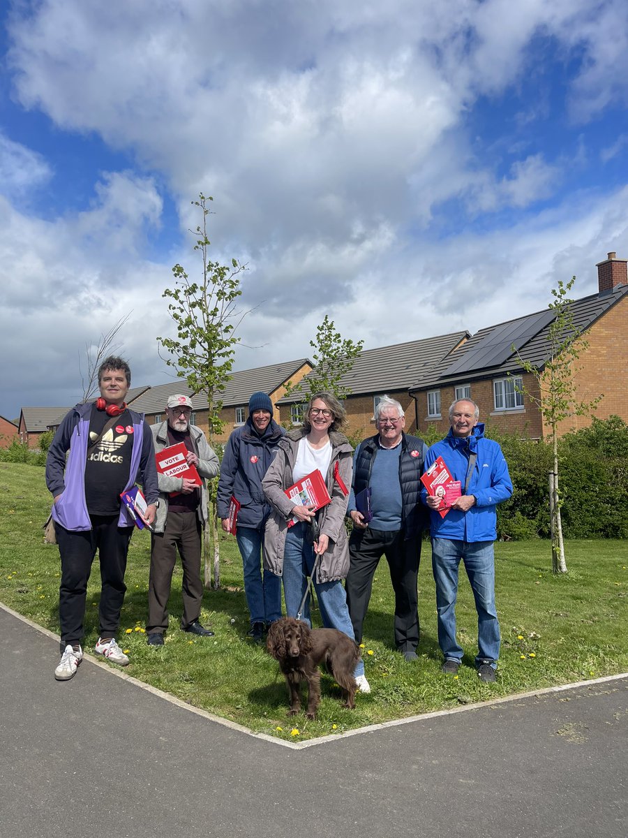 Out campaigning in Magor & Undy this pm with a great new addition to the team! 🐕 Great response on doorstep for @jane_mudd on May 2nd & the General Election too #VoteLabour 🌹