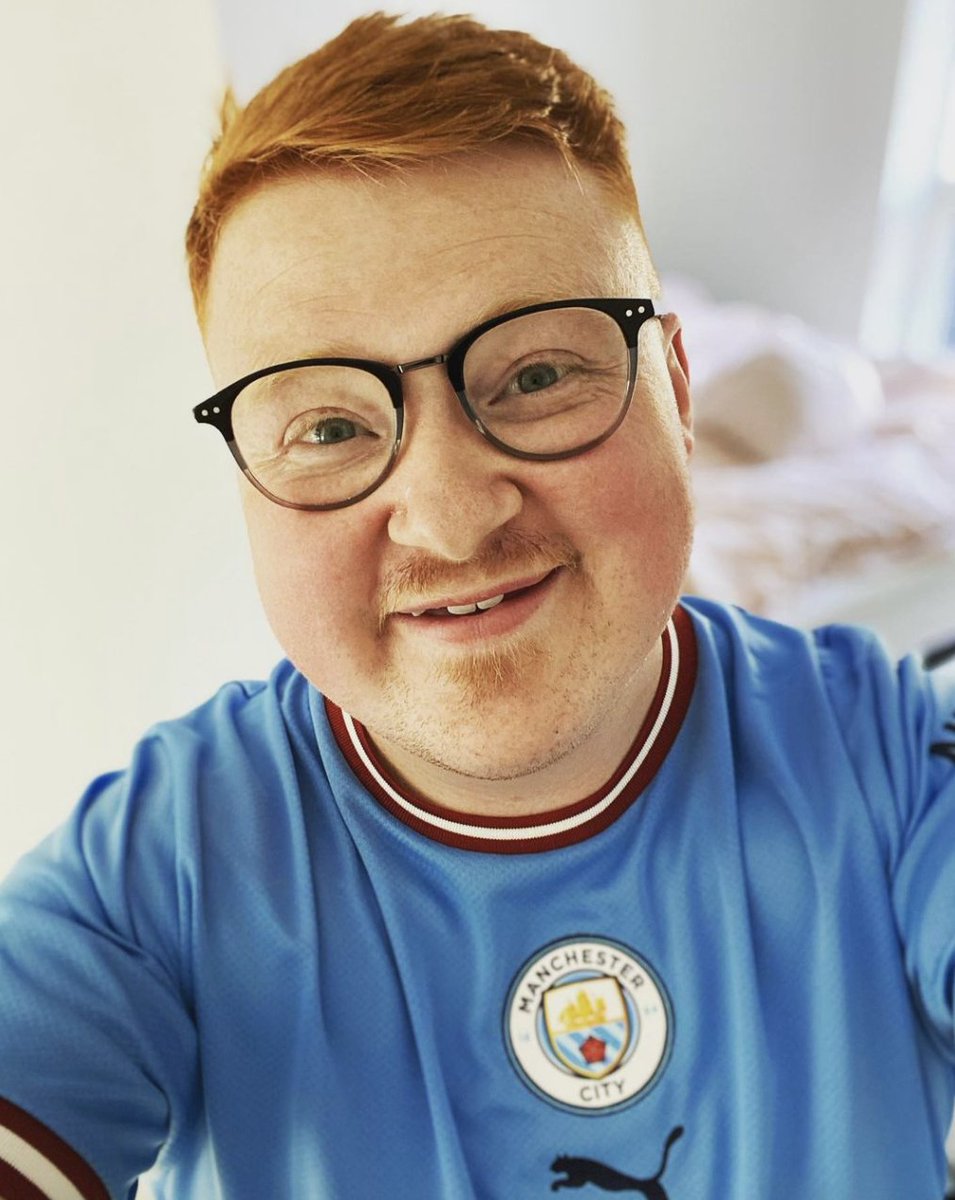 It is #footballshirtfriday on April 26th & I am going to be wearing my fave City shirt to help support the Bobby Moore Fund & their research into saving lives where bowel cancer is concerned! 

You can join in, get your kit on & sign-up here - cruk.ink/3Zc1Mjh 

@CR_UK