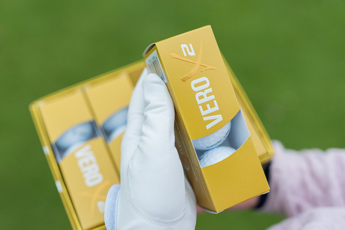 OnCoreGolf's tweet image. Go from Challenger to Champion: VERO X2 Golf Ball 🏌️‍♂️⛳️ 

With our exclusive perimeter weighting technology, get ready for unparalleled precision and distance off the tee. 

Elevate your game to new heights with the VERO X2 and OnCore Golf. 

#nextlevelperformance #golfinnovation