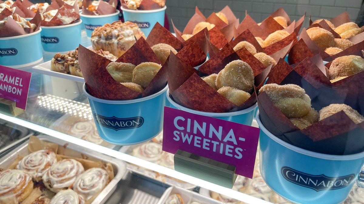 Look what just arrived in Concourse B! @Cinnabon is now open near Gate B5. It's our second Cinnabon location. #MDOTbiz #airports