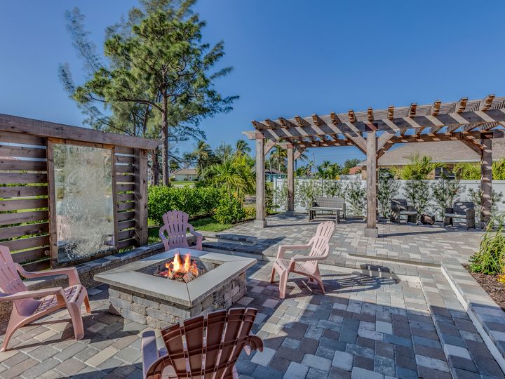 A firepit doesn't need to sit unused during the warmer months. The warm glow of a fire adds a beautiful ambiance to any patio space!
#outdoorliving #fire #garden #gardendesign #lptrealty #joseramirezrealtor #teamhomehunter #palmbeachcounty