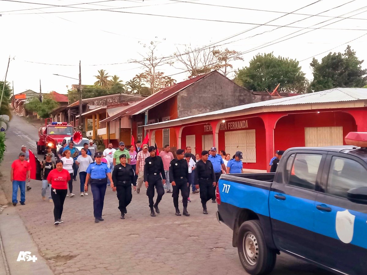 Militancia sandinista participa en una alegre diana para conmemorar abril como el mes de la paz en el municipio de #LaLibertad, #Chontales. ❤️🖤💪🏻

#AdelanteSiempre 
#SomosVictoriasVerdaderas