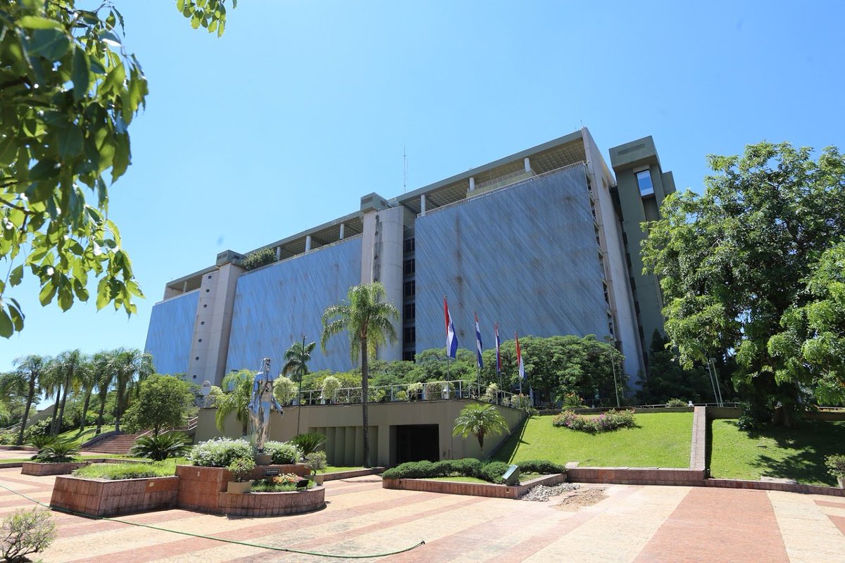 PYtitulares's tweet photo. BCP inicia proceso de actualización de la canasta básica para cálculo de inflación

El Banco Central del Paraguay inicó el proceso para actualizar la canasta básica que se utiliza en el cálculo del índice de precios al consumidor (IPC). Esta renovación, la primera desde 2017, busca reflejar con mayor precisión el universo de productos actuales y mejorar la exactitud del Índice de Precios al Consumidor (IPC).