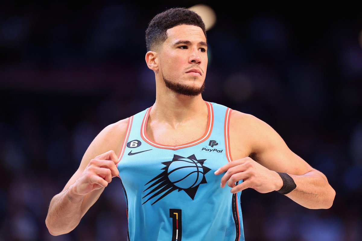 HunchoGambles's tweet image. GIVEAWAY PLAY 💰 TAKE THE OVER ‼️

Devin Booker o23.5 points (x1.63) 🕺🏽

IF THIS DOES NOT HIT ILL SEND $25 TO TWO PEOPLE WHO LIKE THIS 💰

TAKE THIS PLAY RIGHT NOW 🔥 AND I MEAN NOW ‼️

This matchup is BBQ chicken for Devin Booker. The way the Suns win isn’t Durant or Beal, it’s…