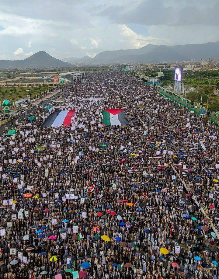 abdelkarroum's tweet photo. 🚨Sanaa,📍Yémen today
"Un million de manifestants se dont rassemblés ce jour à la place Al-Sabeen dans la capitale, Sanaa, sous le titre « Notre bataille continue jusqu’à ce que Gaza gagne »."
L'injustice est vouée à disparaître et laisser place à la Paix🤍🇵🇸
#Labri
#Ispahan https://t.co/DTvSltfDoW