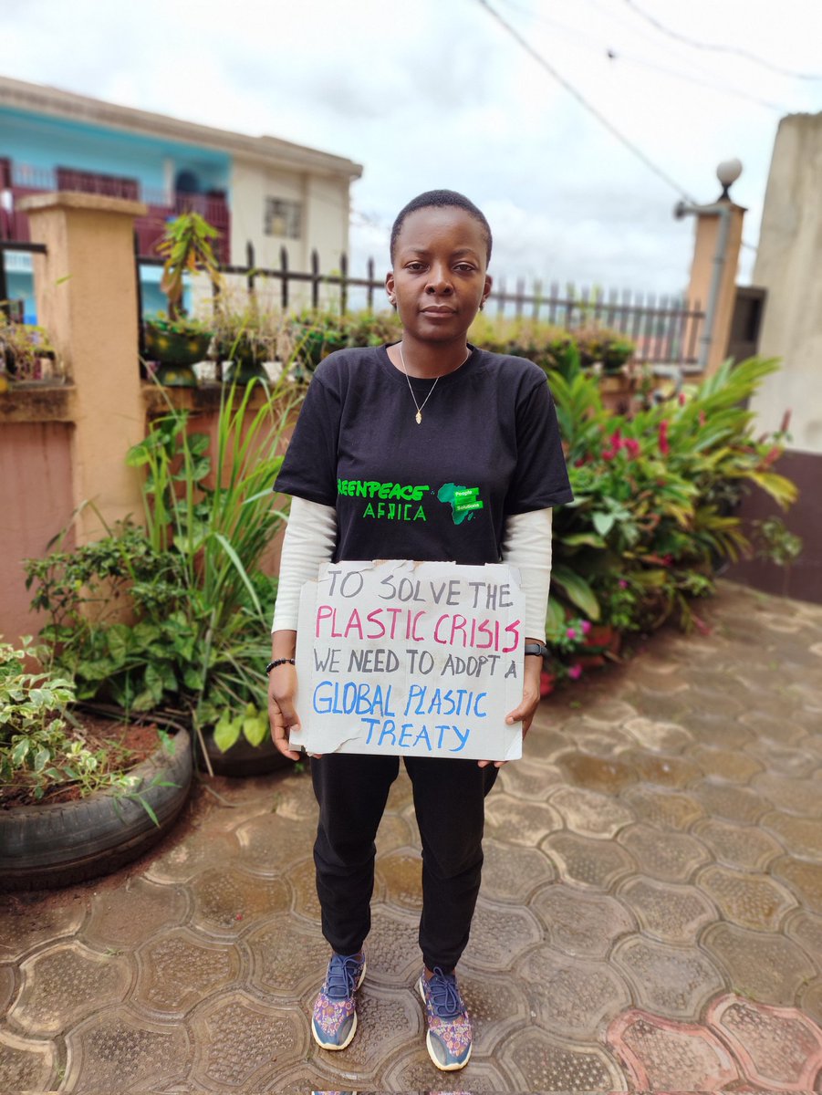lengaud's tweet photo. #FridayInBlack: La pollution plastique affecte nous vies à tous: pollution, atteinte à la biodiversité, extrastivisme.

Il est temps d'agir!

L'#INC4 débute bientôt, une occasion de mettre en place et adopter un traité global sur le plastique! #PlasticTreaty https://t.co/pNqJKR7CmR