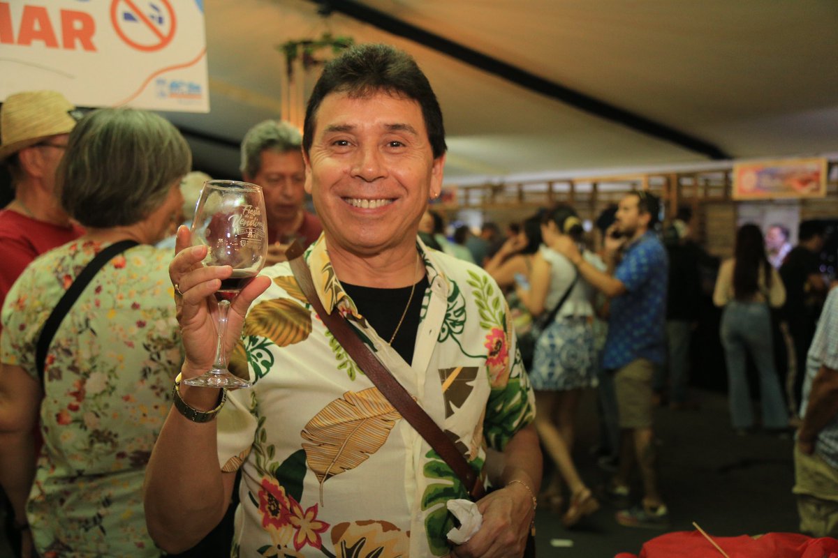 Comparto con ustedes algunos registros 📸 de lo que nos dejó la XVl versión de nuestra Fiesta de la Vendimia 2024 🍇, la que reunió a cerca de 40.000 visitantes de todas partes de Chile . 

Un orgullo de poder liderar una de las vendimias más importantes de la RM.

#Vendimia2024