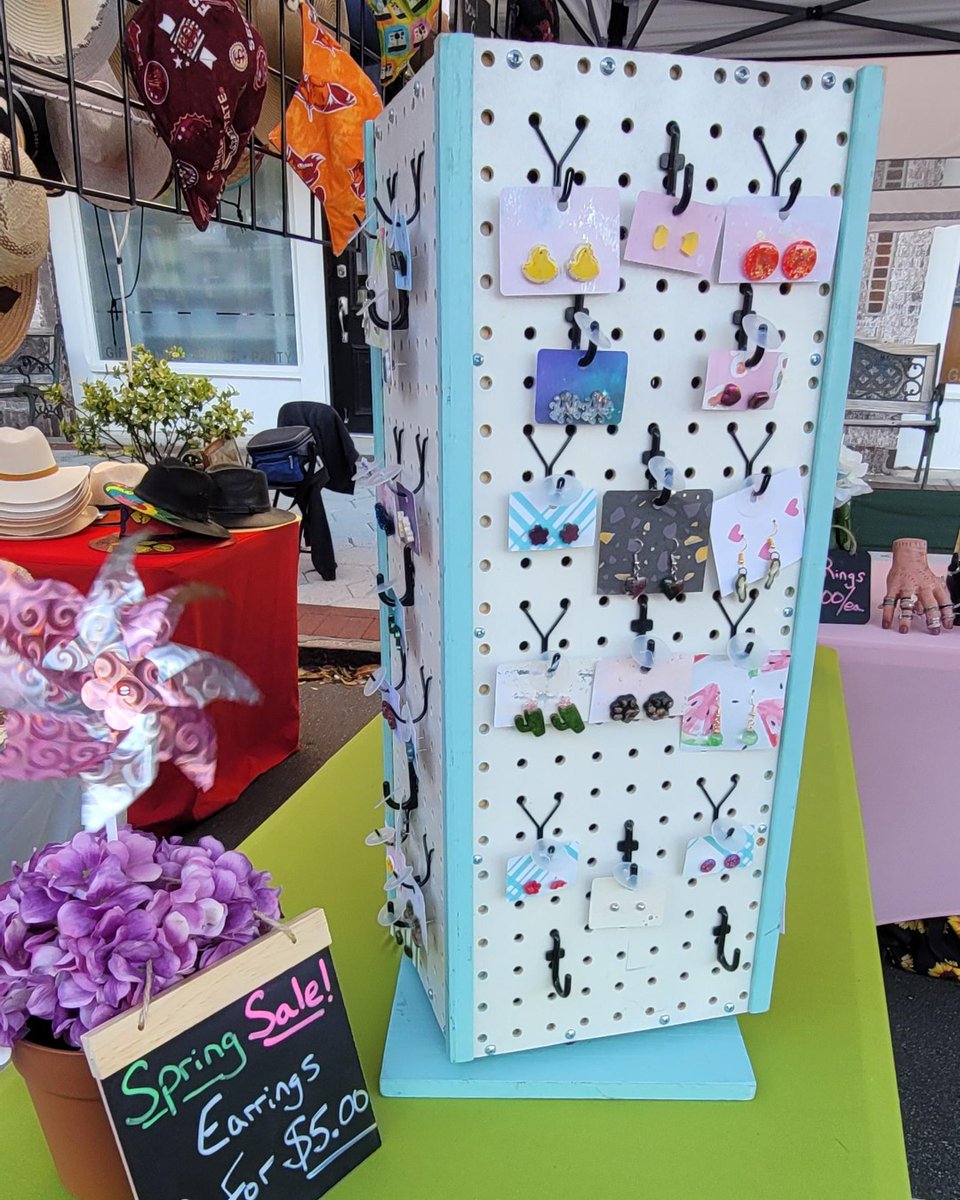 CurbMarket's tweet photo. Find upcycled totes, handmade earrings, swan glassware and more artisan finds (that would make great Mother's Day gifts) at the Farmers Market tomorrow from 8am-2pm! https://t.co/Gl6rFS8yuJ