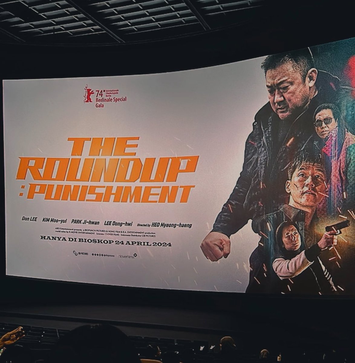 KoreanUpdates had a chance to witness the continuation of the unbeatable Ma Seok Do in the 4th movie #TheRoundupPunishment prior to its official release in Indonesia! Catch #MaDongSeok trying to catch the ruthless #KimMuYeol and #LeeDongHwi in Indonesia theaters 24 April. Thank…